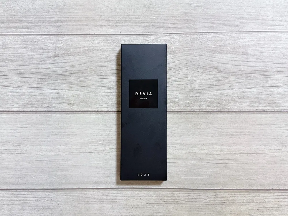 ReVIA 1day COLOR パッケージ