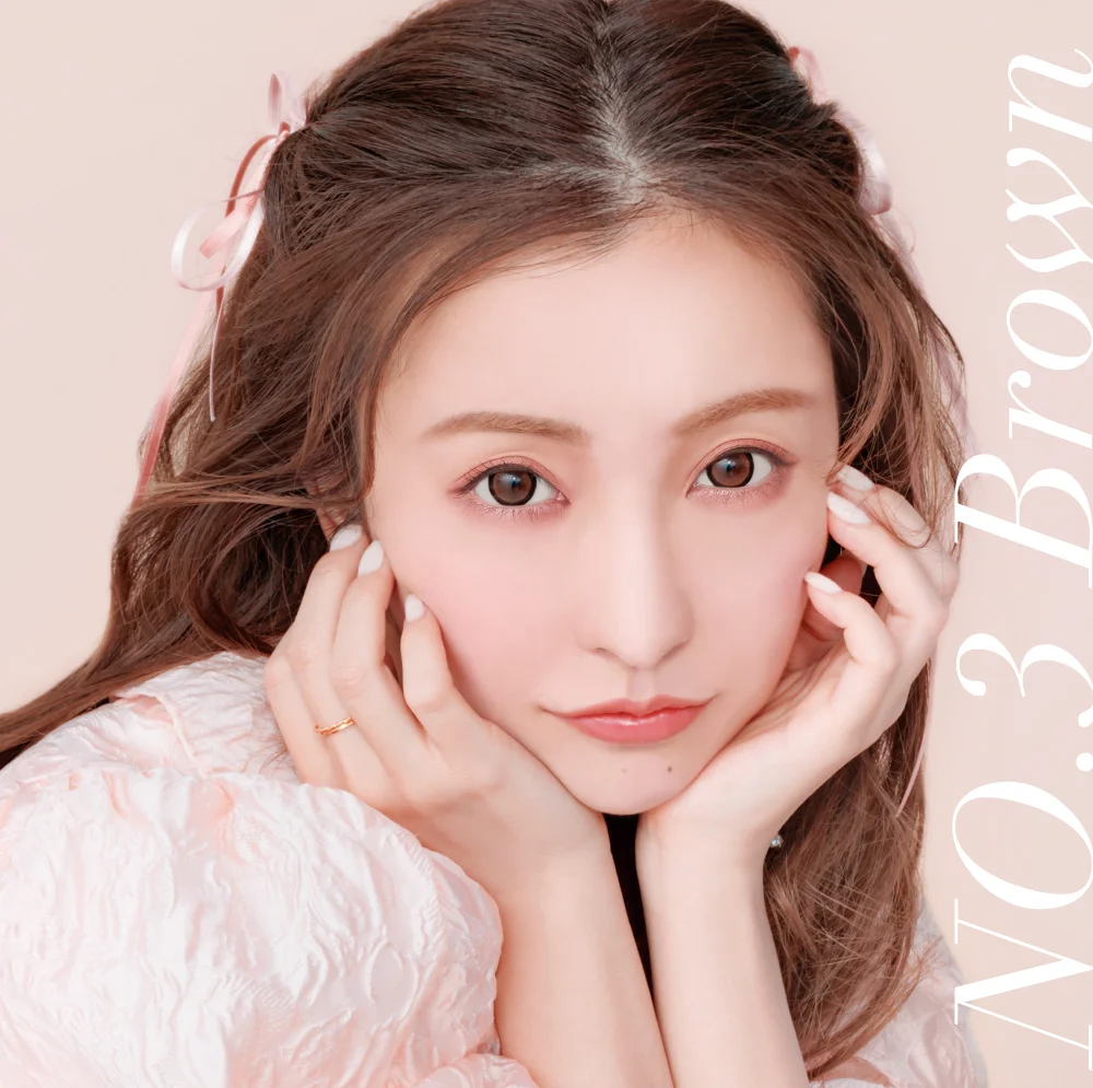 板野友美さんNO.3ブラウン着用イメージ